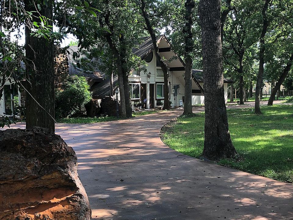 Stained concrete driveway