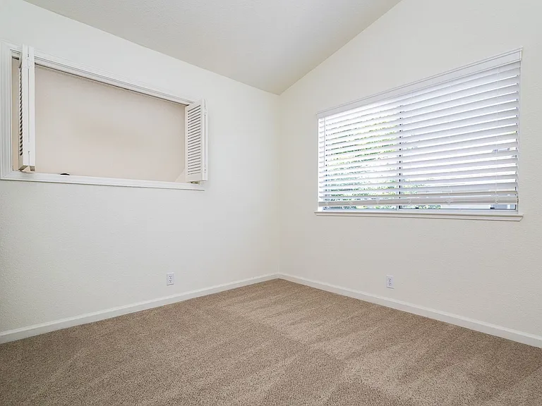 131 Royalton Cir — Photo 19