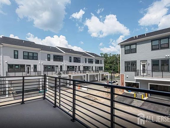 5th image of 325 Sadie Cir