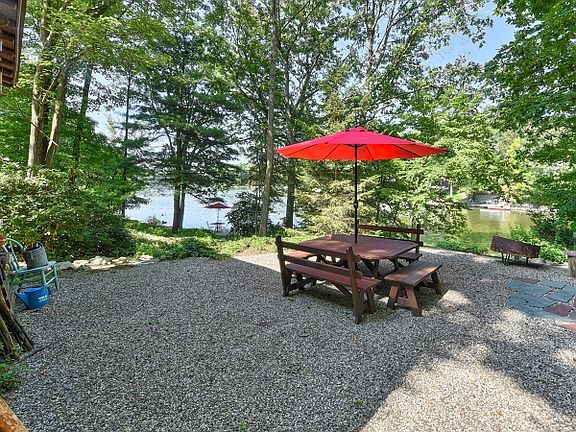 4th image of 1141 Lakeside Dr E