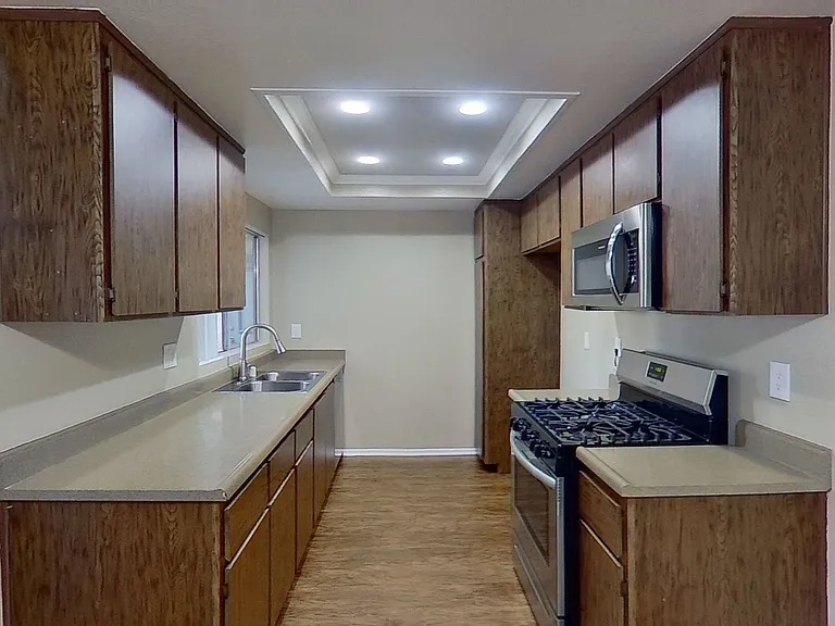 401 Beach Blvd - El Pueblo Apartments — Photo 39