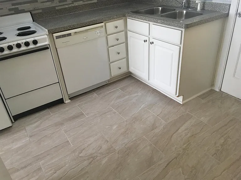 493 N Highland Ave NE #20 — Photo 2