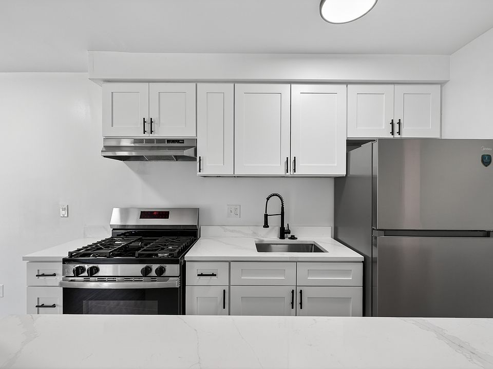 1 BR / 1 BA updated kitchen