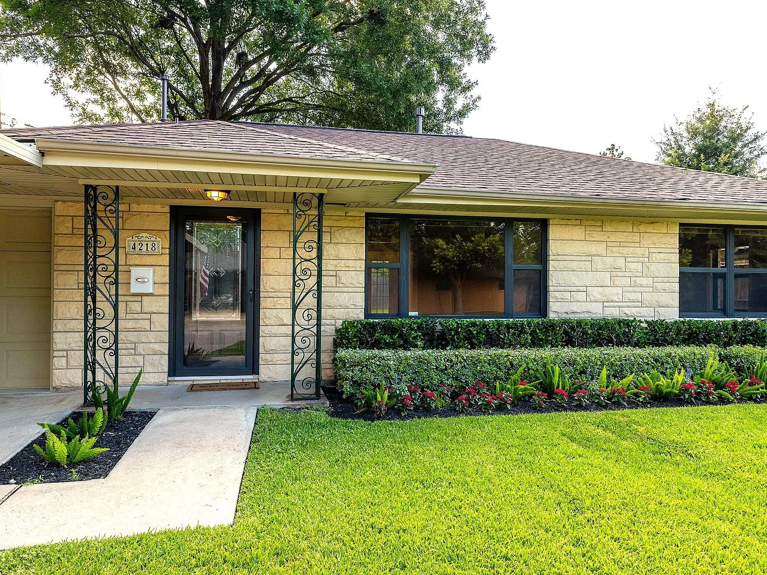 2 bed, 2.0 bath, 1395 sqft, $2,900 — Photo 1