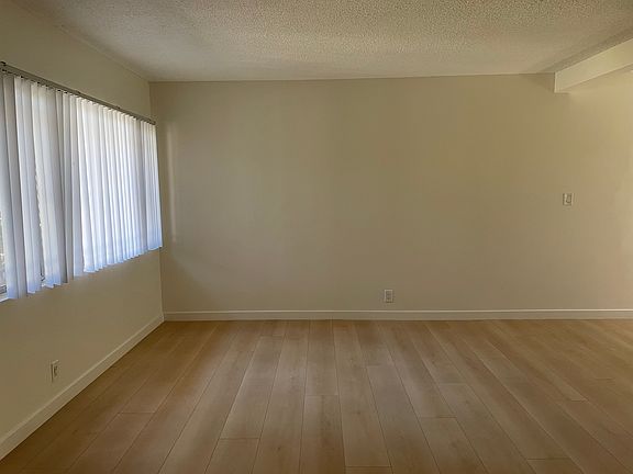 3rd image of 410 N Market St Unit 1