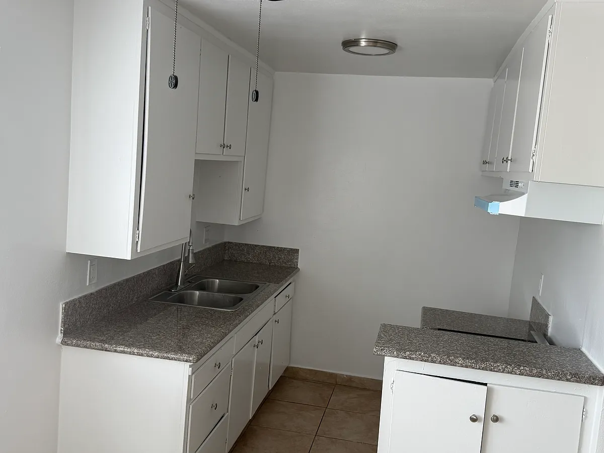 Building Photo - 14149 Vanowen St #4