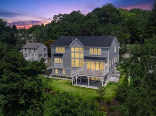 320 Concord Ave, Lexington, MA 02421