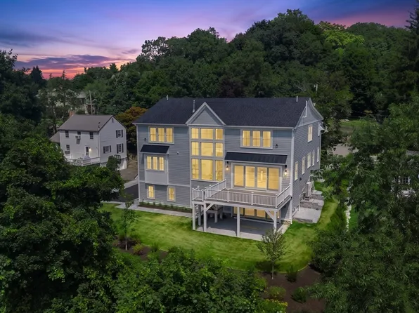 320 Concord Ave, Lexington, MA 02421
