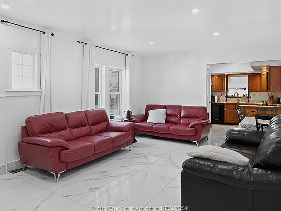 3rd image of 852 Reedmere Rd