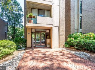 11400 Washington Plz W APT 103, Reston, VA 20190