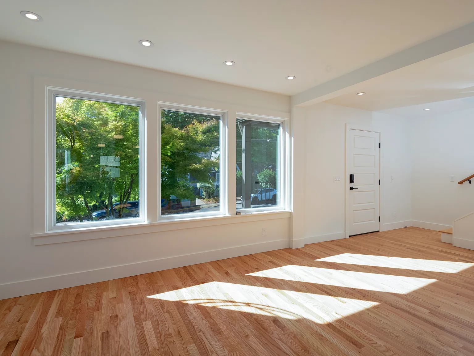 4 bed, 2200 sqft, $4,895 — Photo 2