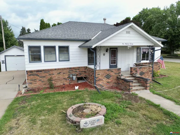 120 W D St, David City, NE 68632