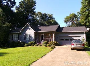 1096 Hidden Creek Ct, Hickory, NC 28602