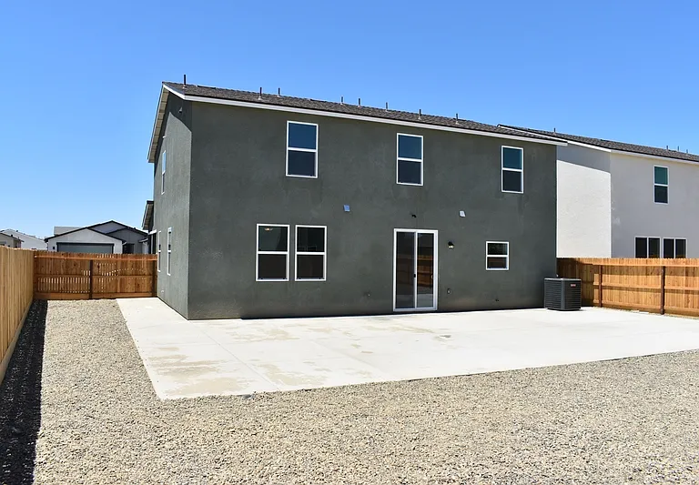 4735 Isabella Ct — Photo 32