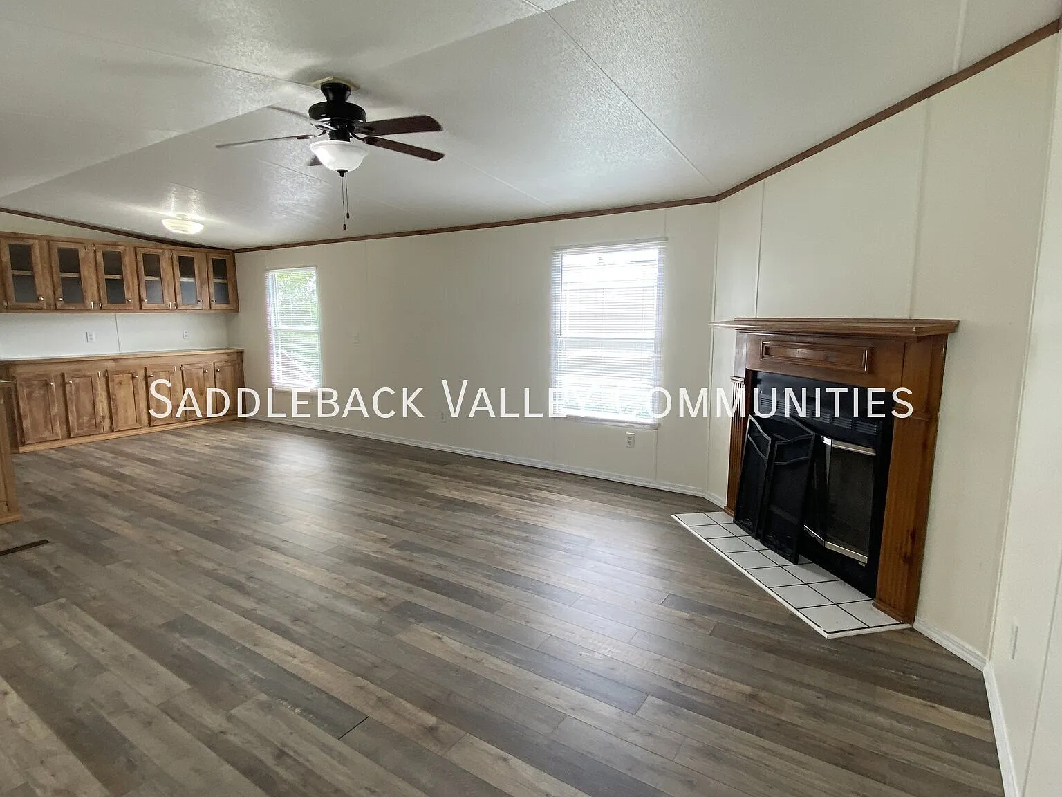 Spacious 3 bedroom / 2 full bathroom — Photo 2
