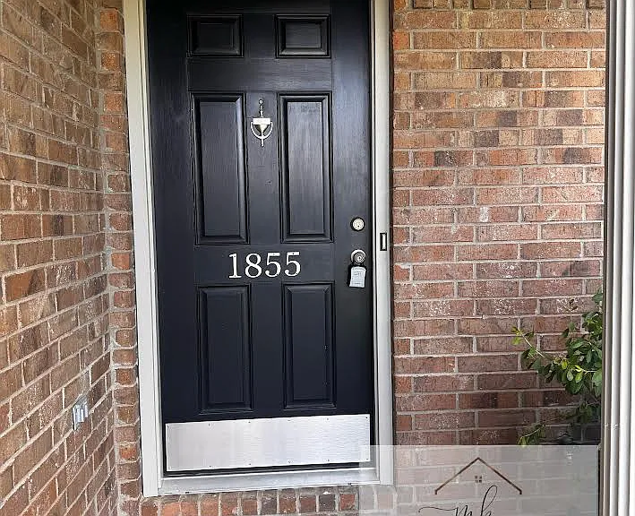 1855 Arden Ln — Photo 2