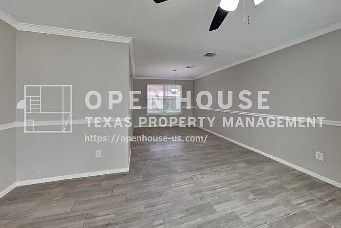 4 bed, 2.5 bath, 2304 sqft, $2,195 — Photo 3