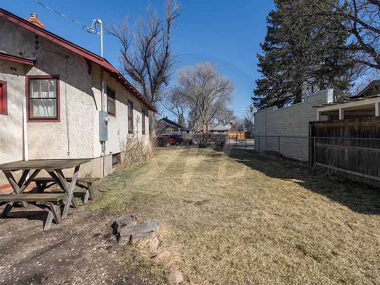 615 E Washington St — Photo 10