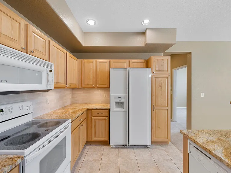 10573 Parkington Ln — Photo 17