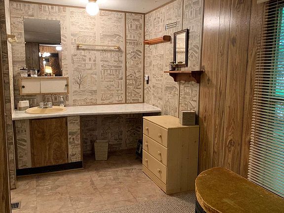 5th image of 4395 White Oak Dr #121