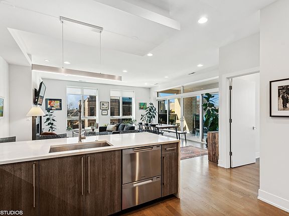 4th image of 1017 N California Ave #6