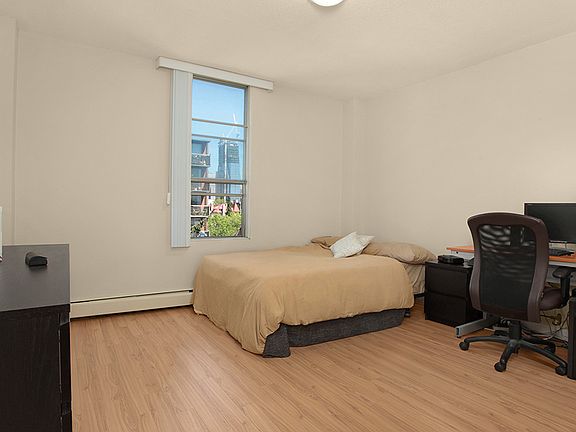 4th image of 725 15th Ave SW #803