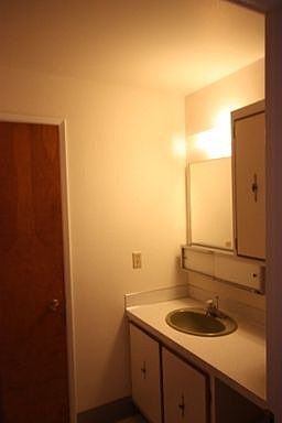 5th image of 705 Midway Dr NE