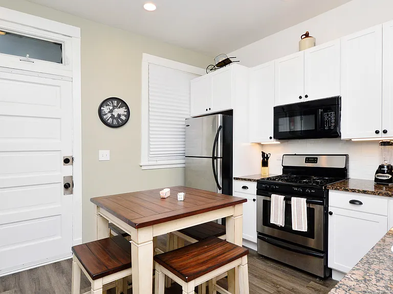 2904 W Diversey Ave #2 — Photo 8