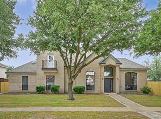 2735 Water Oak Dr, Grand Prairie, TX 75052