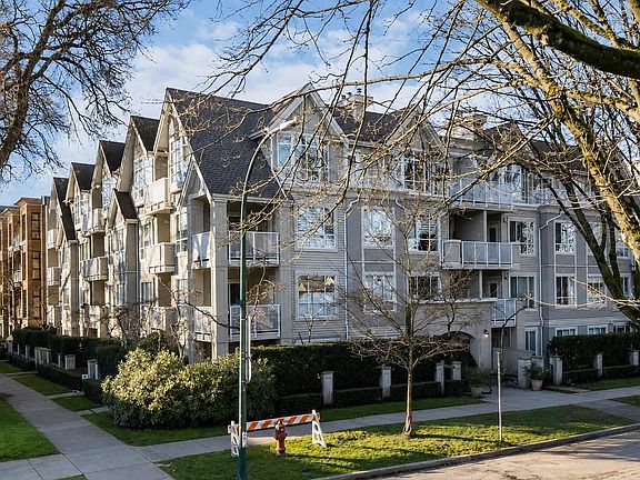 2nd image of 2755 Maple St #104