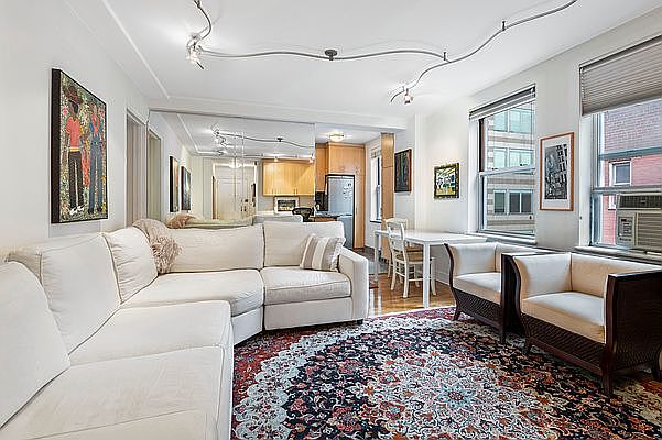 1st image of 333 E 43rd St APT 1004