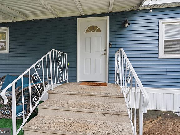 4th image of 228 Johnson Dr