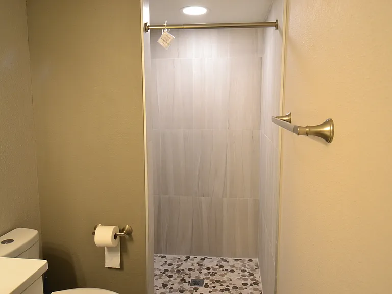 135 W Cypress Ct — Photo 21
