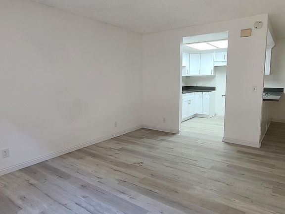 4th image of 920 S Marguerita Ave #D