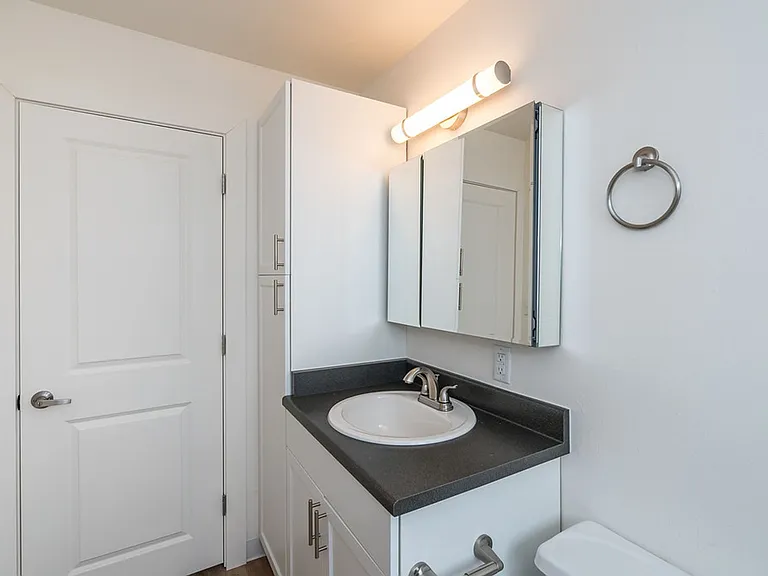 Uptown 7 Apartments — Photo 29