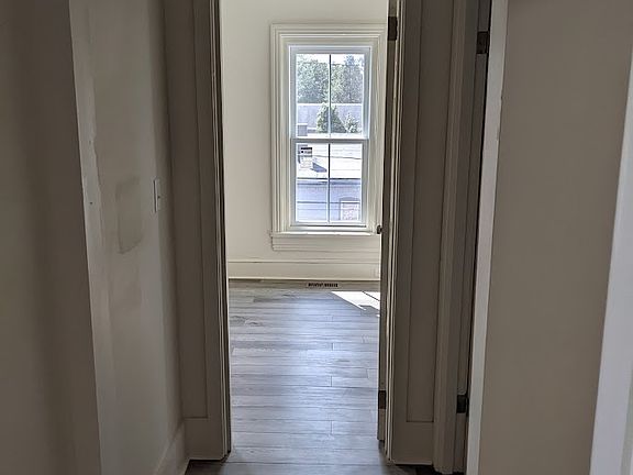 Top floor - hallway between bedrooms and bathroom