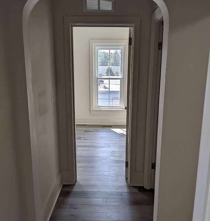 Top floor - hallway between bedrooms and bathroom