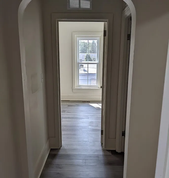 Top floor - hallway between bedrooms and bathroom