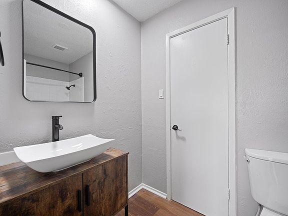 4th image of 509 N Elm St #10
