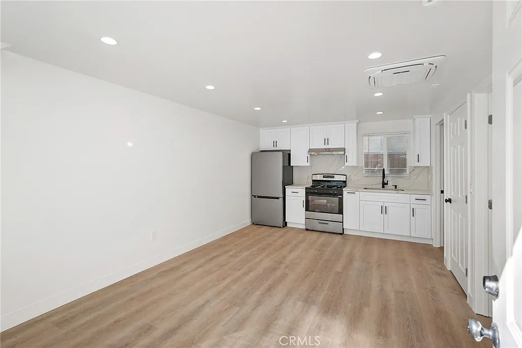 1 bed, 369 sqft, $1,695 — Photo 3