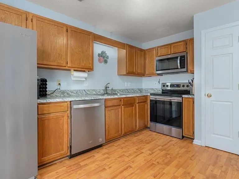 1112 Trinity St #202 — Photo 7