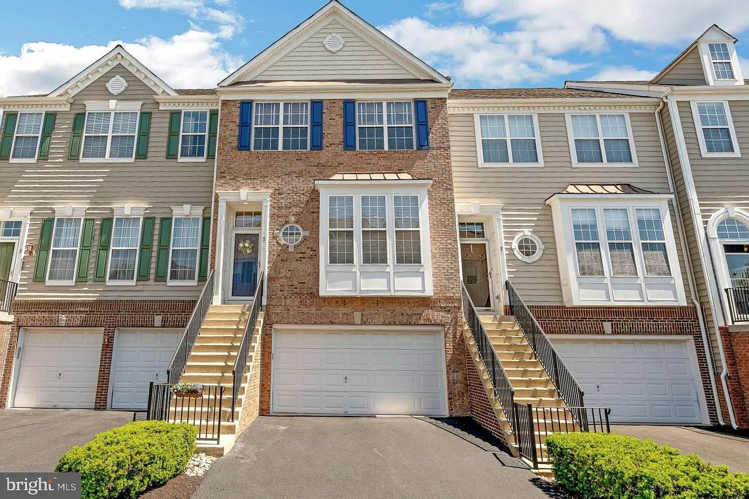 2 bed, 4.0 bath, 1952 sqft, $3,000 — Photo 1
