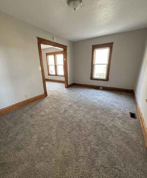 15316-15317 Holmes Ave #15316