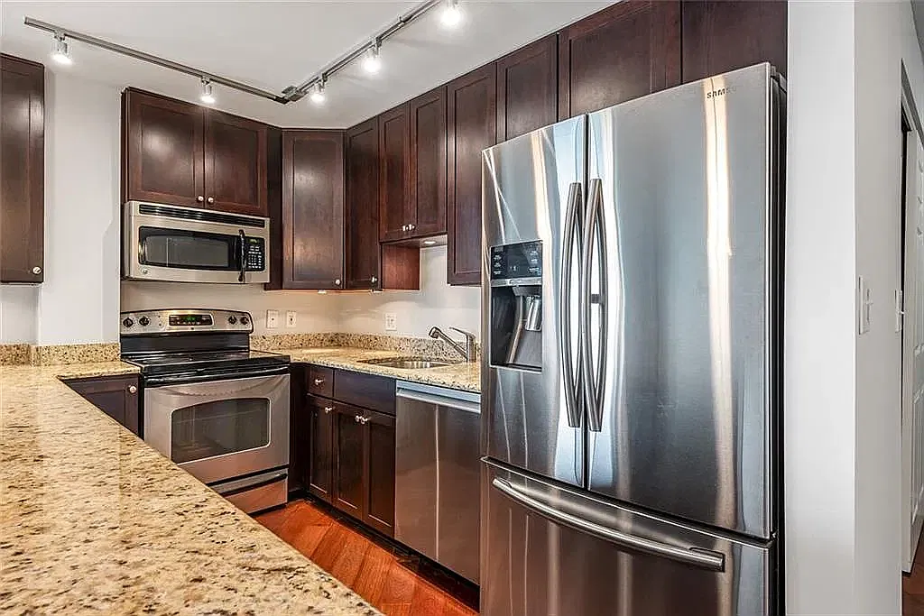 1 bed, 942 sqft, $1,000 — Photo 2