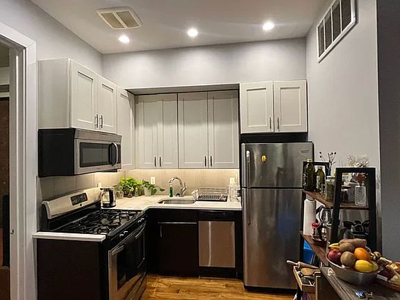 2nd image of 667 Evergreen Ave #2A