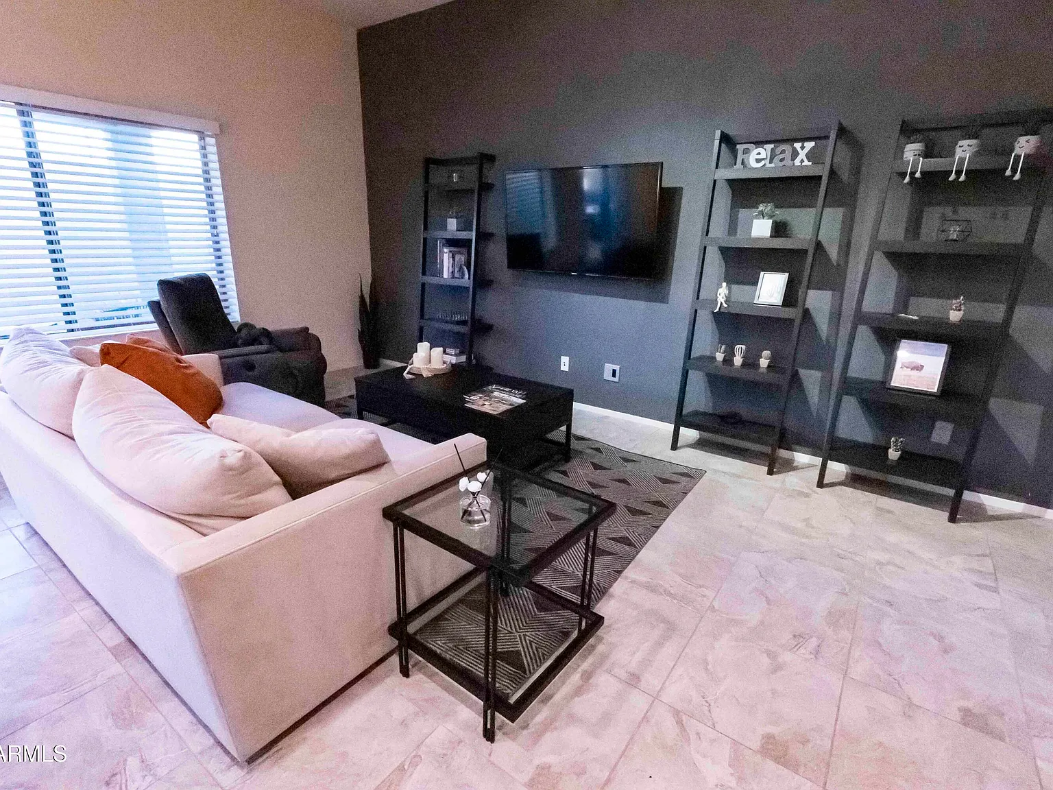 3 bed, 2.0 bath, 1353 sqft, $2,600 — Photo 4