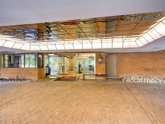3rd image of 1900 E Girard Pl APT 103