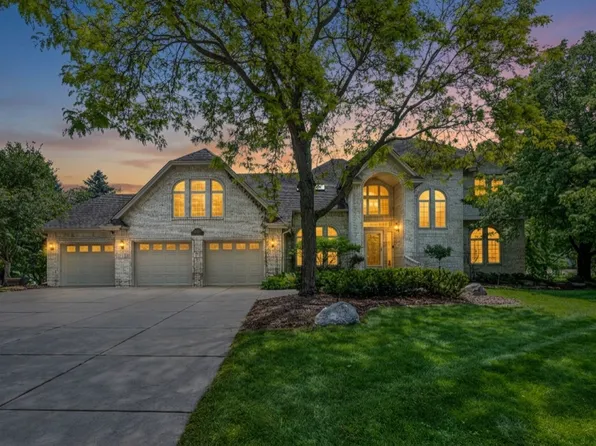 6210 Deerwood Cir N, Plymouth, MN 55442