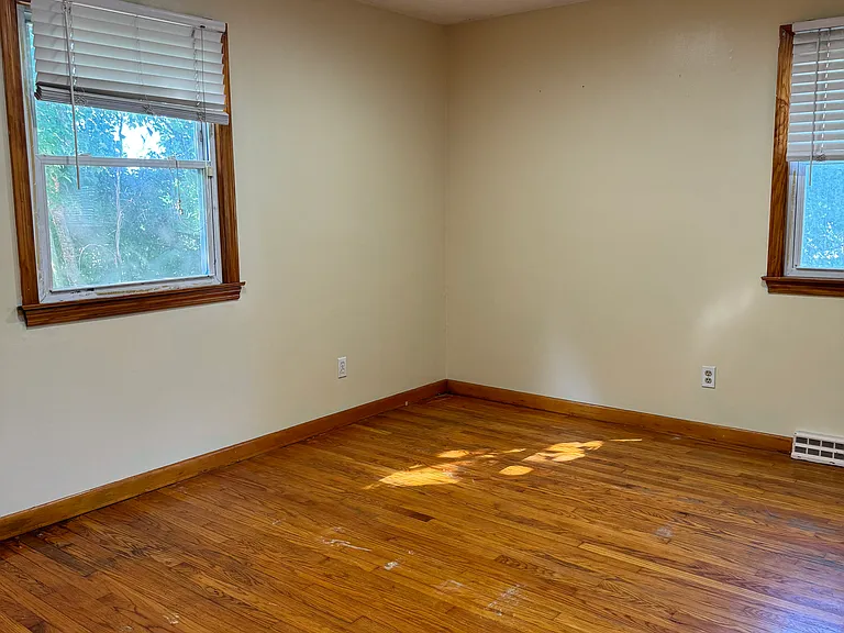 120 Burban Dr — Photo 15