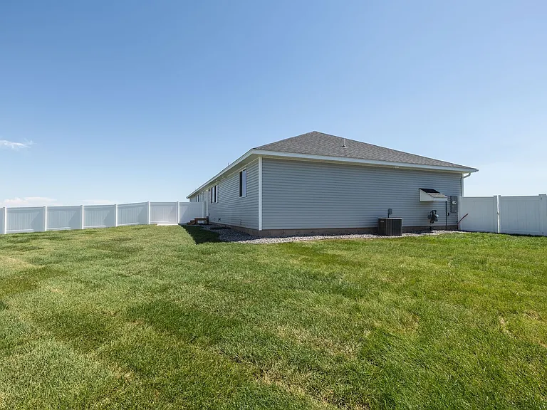 3711 Razor Cir — Photo 35